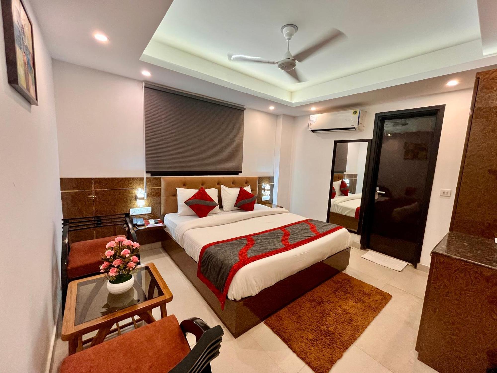 Hotel The Gold Inn - Karol Bagh Delhi Exterior photo