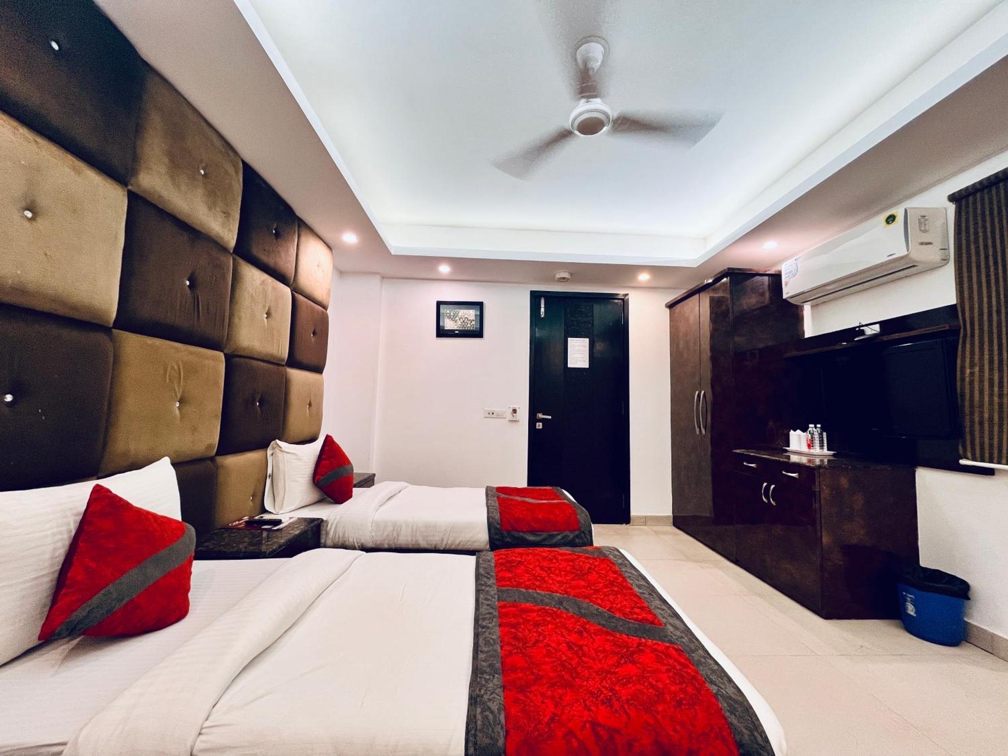 Hotel The Gold Inn - Karol Bagh Delhi Exterior photo