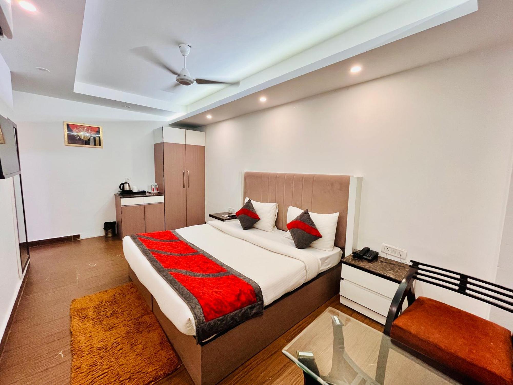 Hotel The Gold Inn - Karol Bagh Delhi Exterior photo