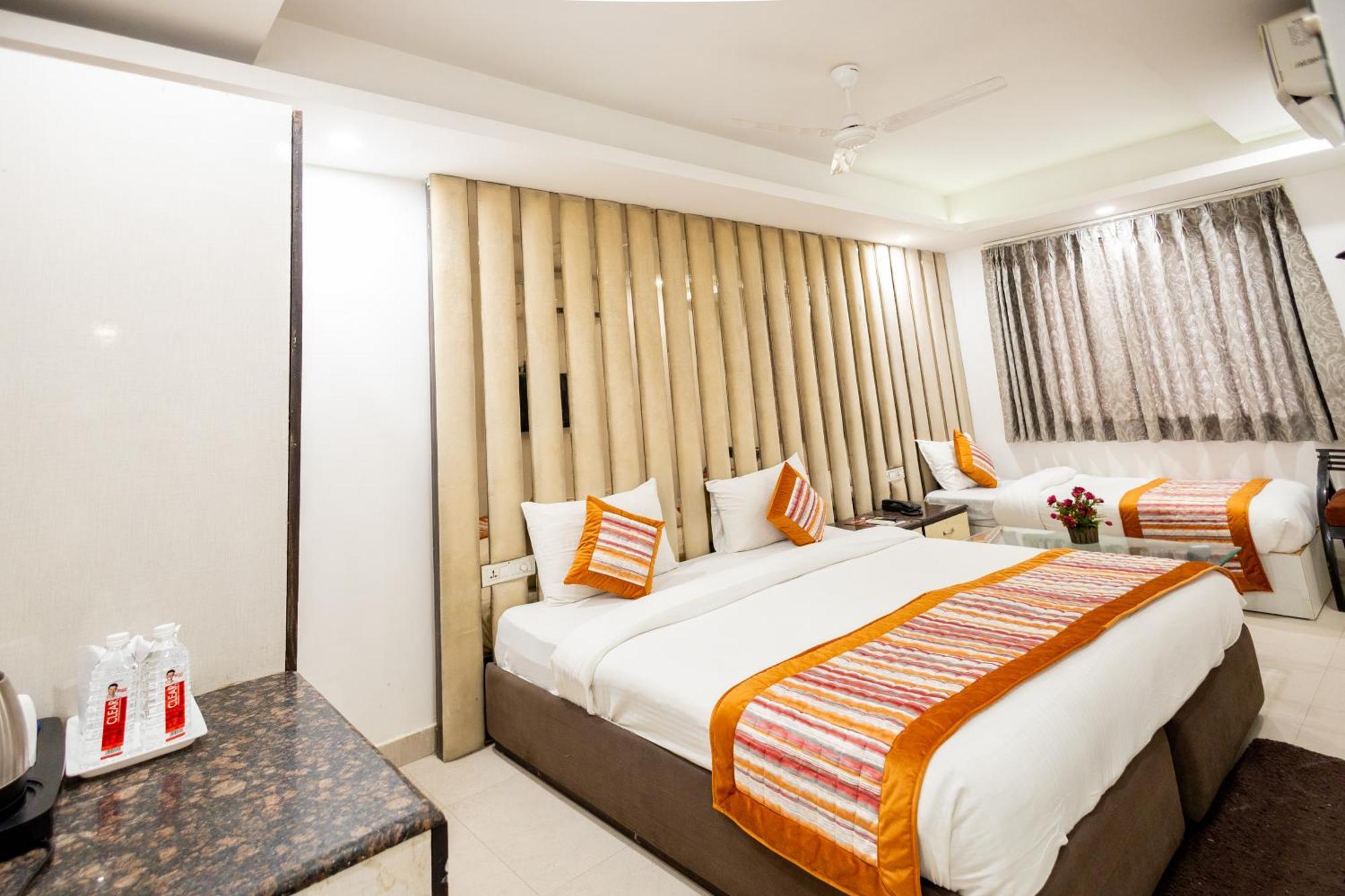 Hotel The Gold Inn - Karol Bagh Delhi Exterior photo